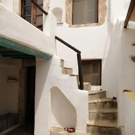 Looby's At Christos Leros